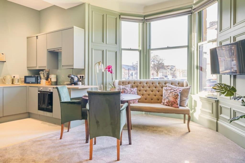 Boutique Home Stay - Bliss Studio Пейзли Екстериор снимка